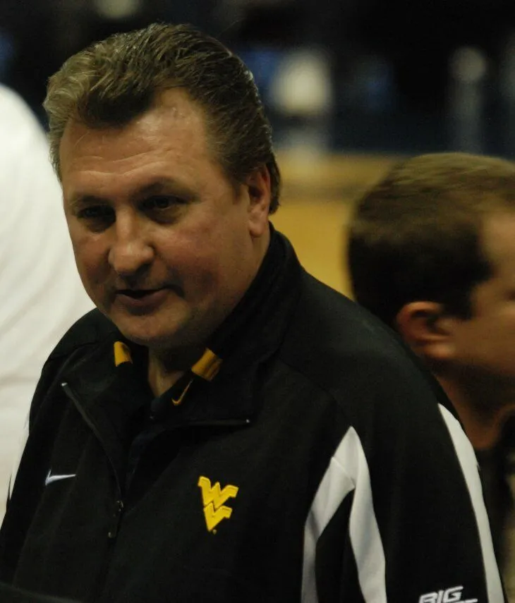 Bob Huggins Signed West Virginia Mountaineers Jersey (JSA) NCAA Basketball Coach