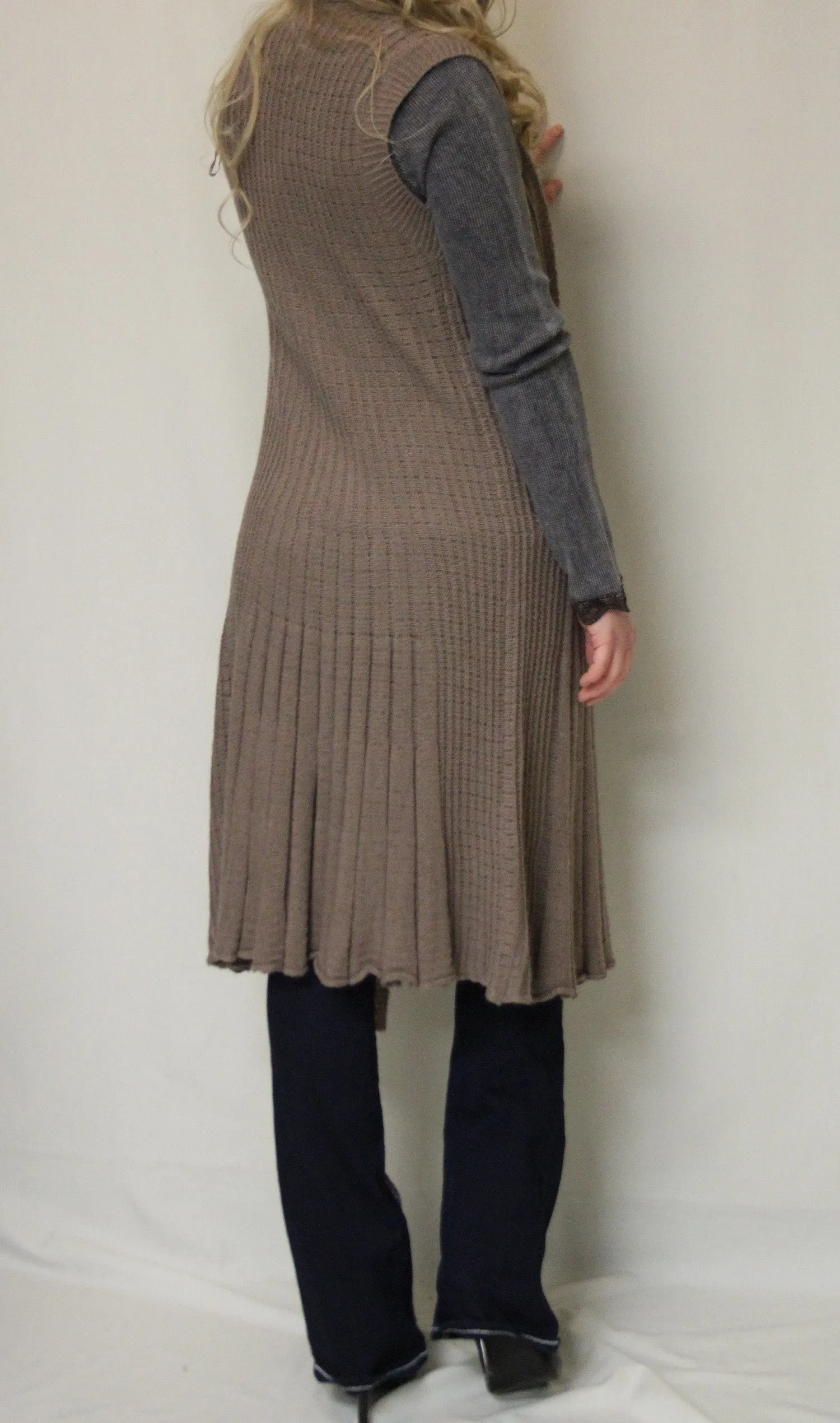 Love Stitch | Long Sweater Vest Brown