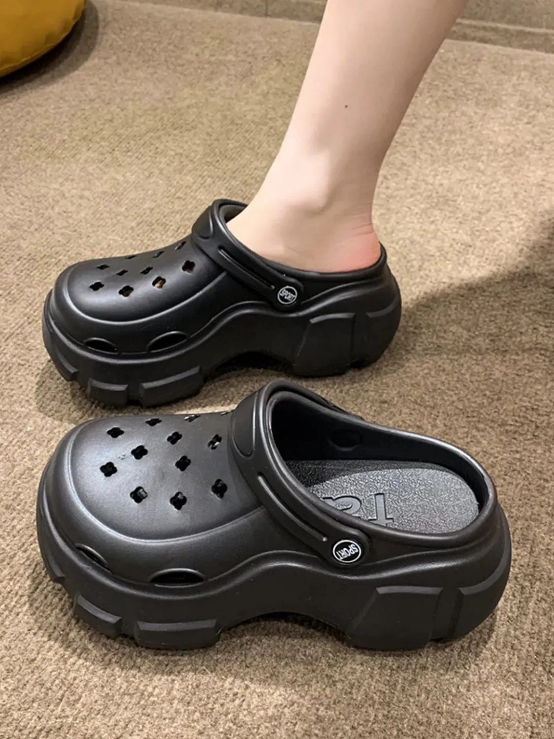 Round Toe Platform Sandals