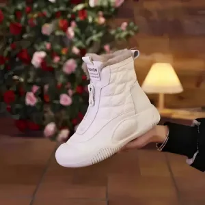 Waterproof snow boots by Swisszauber